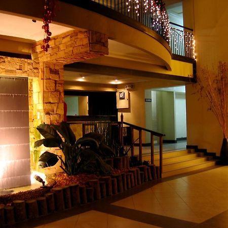 מקטאן Lancaster Hotel Cebu מראה חיצוני תמונה