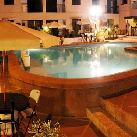 מקטאן Lancaster Hotel Cebu מראה חיצוני תמונה