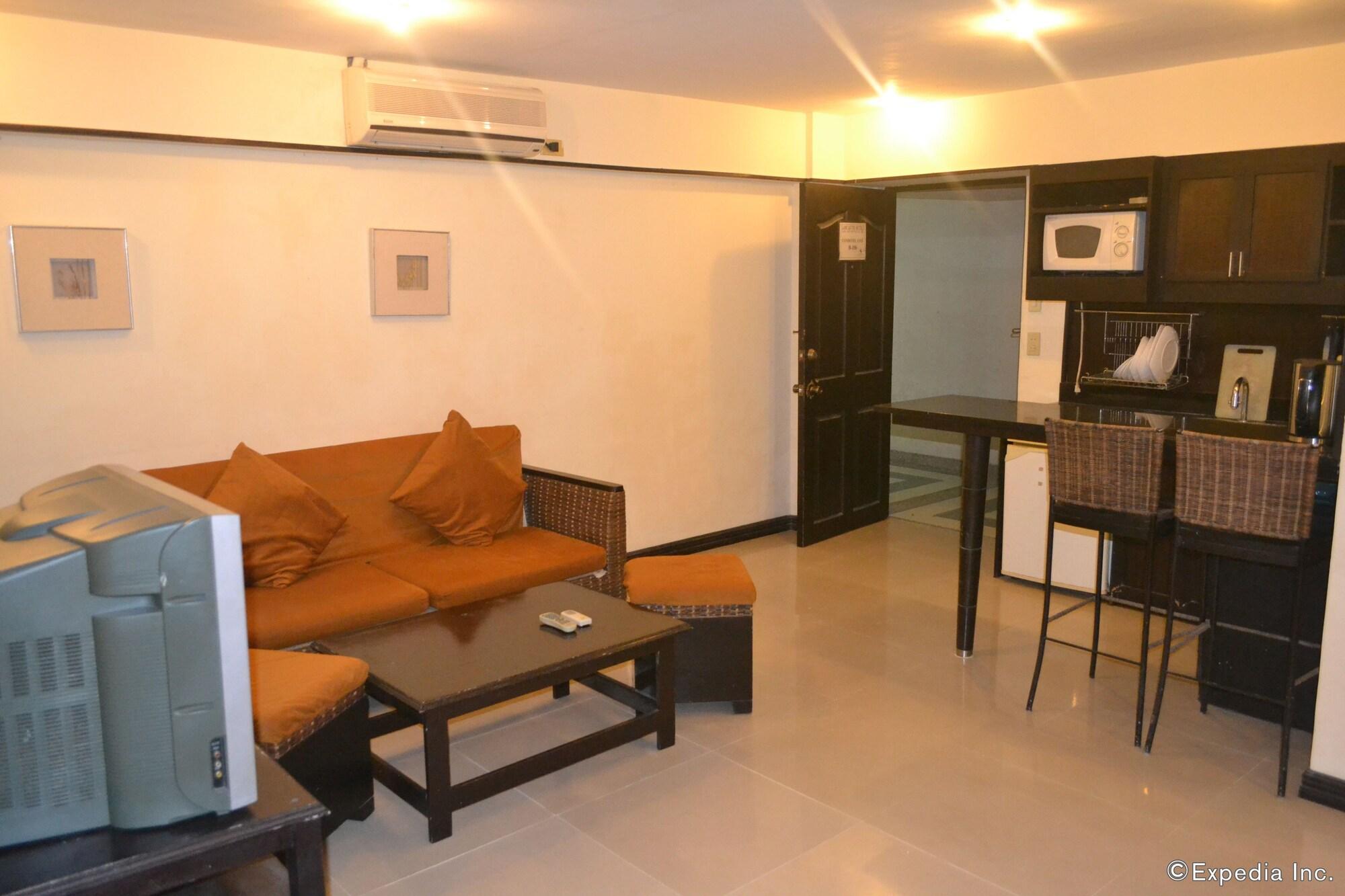 מקטאן Lancaster Hotel Cebu מראה חיצוני תמונה