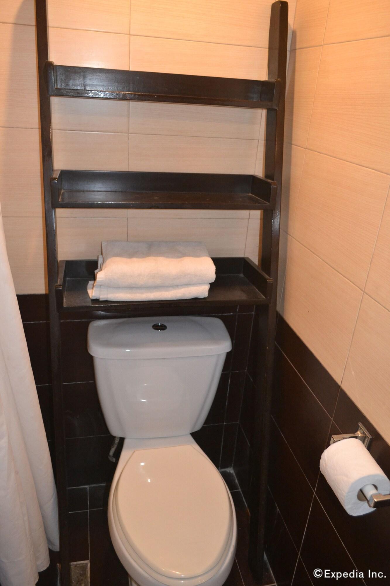 מקטאן Lancaster Hotel Cebu מראה חיצוני תמונה
