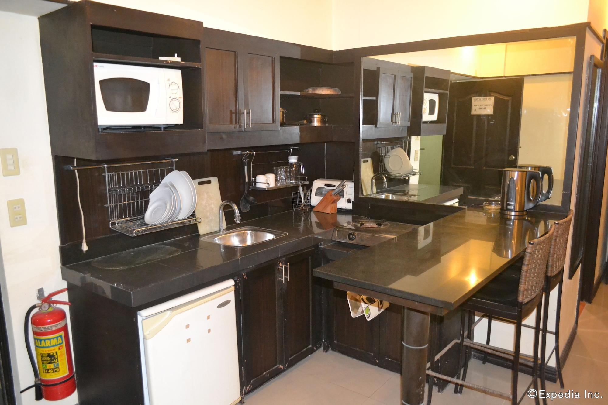מקטאן Lancaster Hotel Cebu מראה חיצוני תמונה