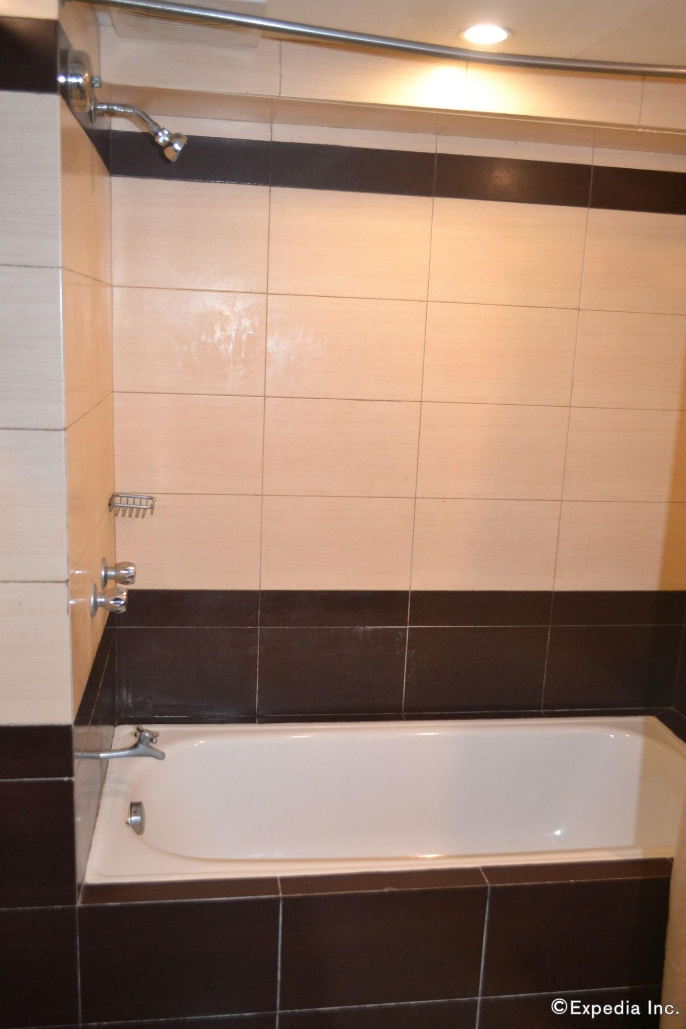 מקטאן Lancaster Hotel Cebu מראה חיצוני תמונה