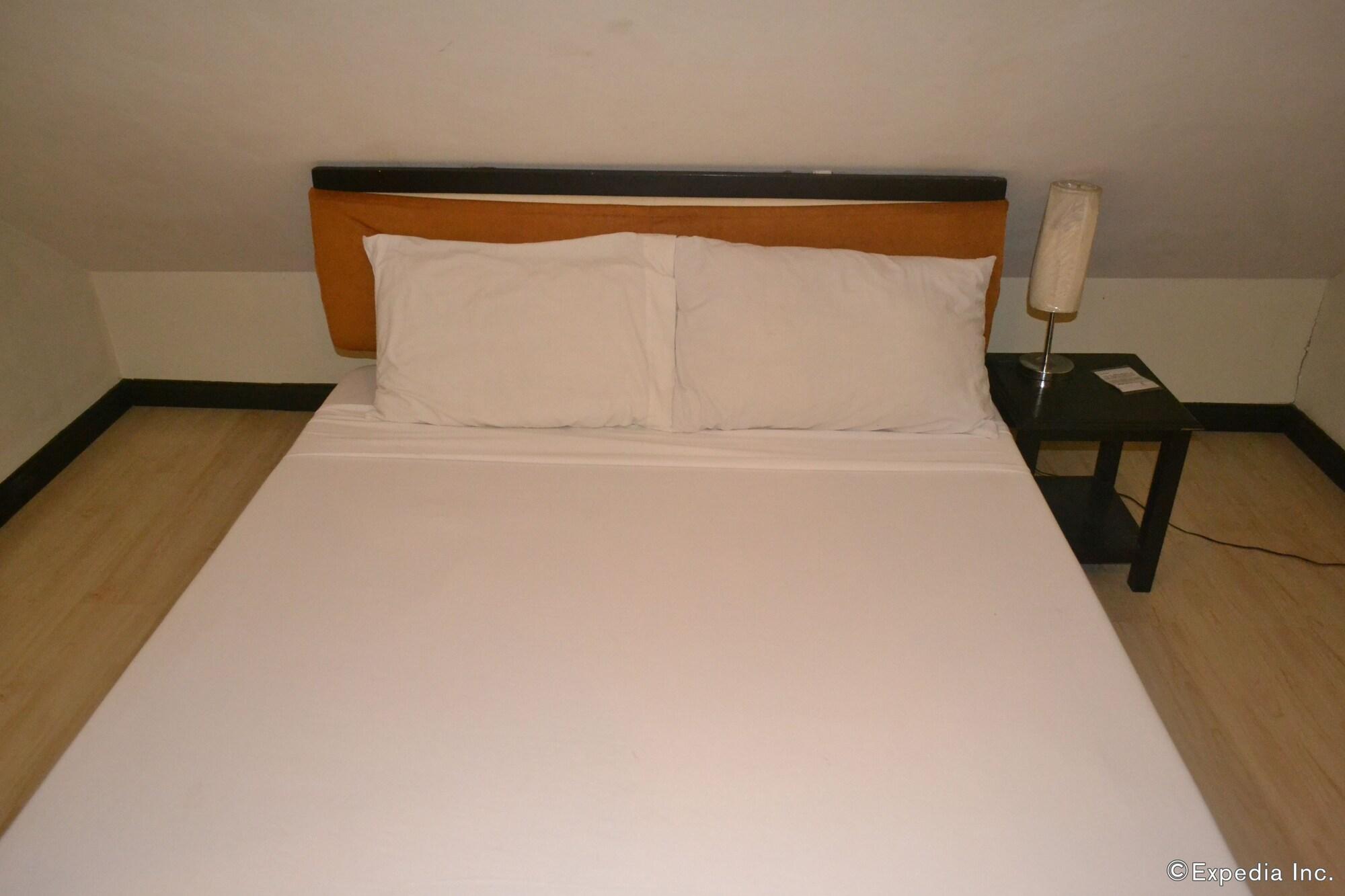 מקטאן Lancaster Hotel Cebu מראה חיצוני תמונה