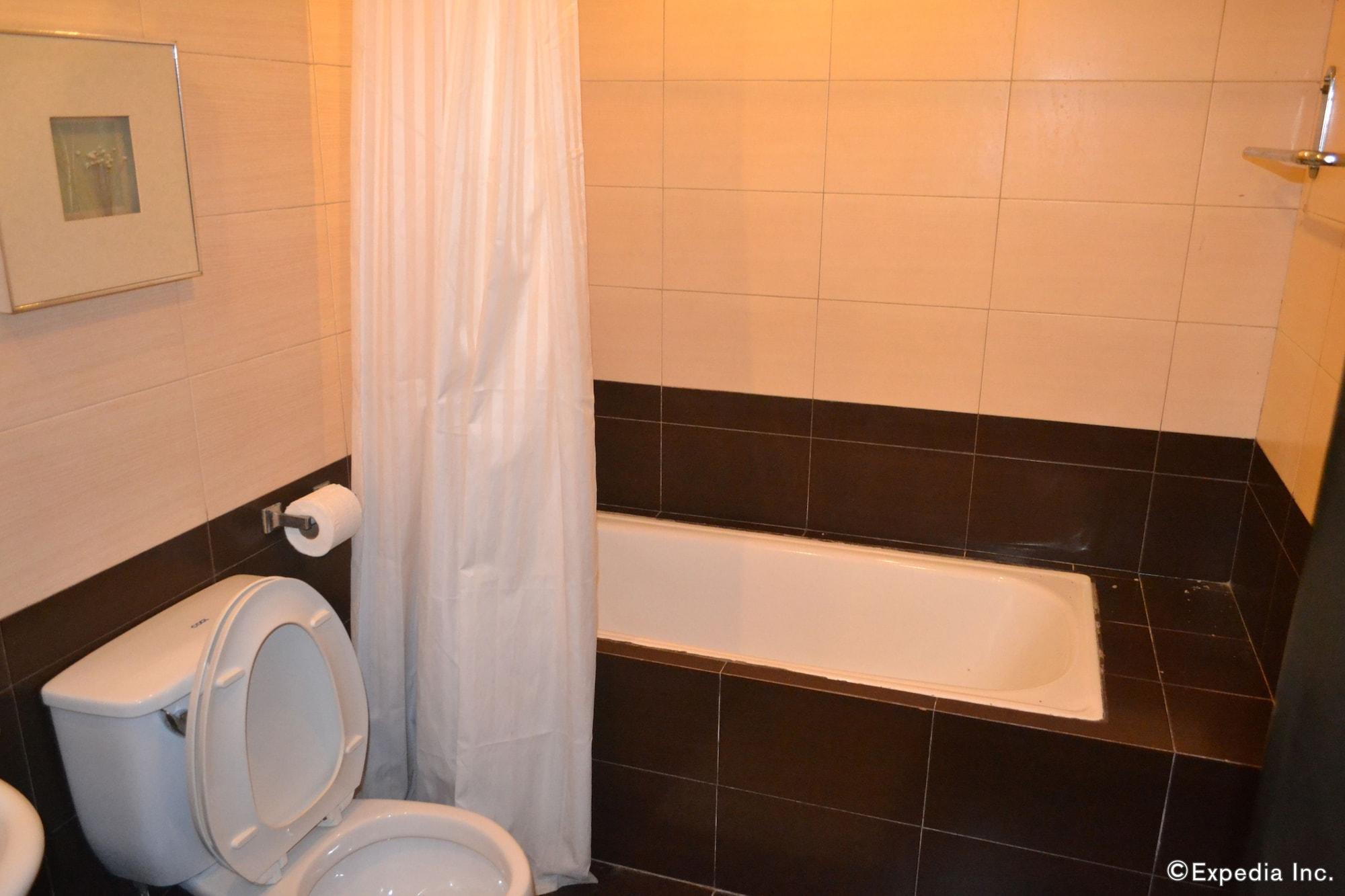 מקטאן Lancaster Hotel Cebu מראה חיצוני תמונה