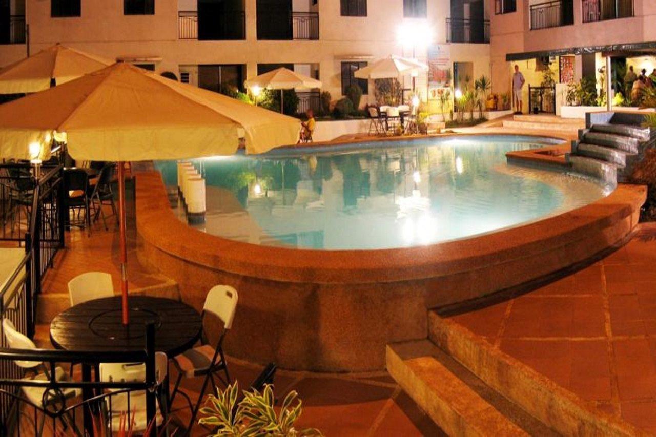 מקטאן Lancaster Hotel Cebu מראה חיצוני תמונה