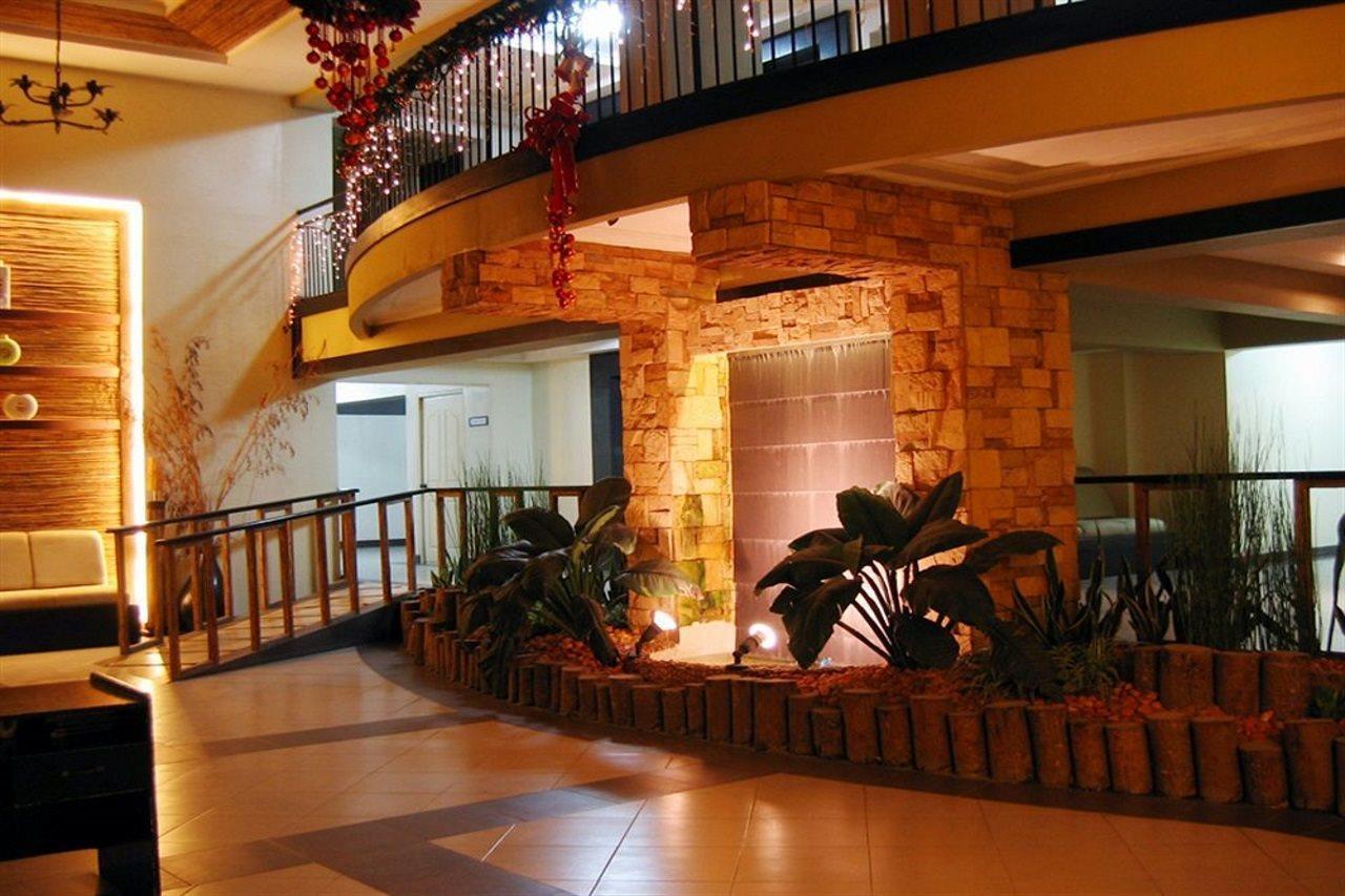 מקטאן Lancaster Hotel Cebu מראה חיצוני תמונה