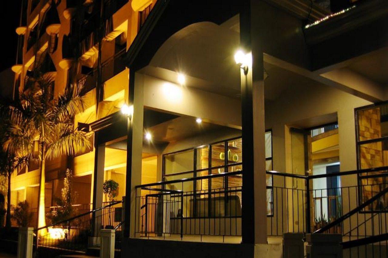 מקטאן Lancaster Hotel Cebu מראה חיצוני תמונה