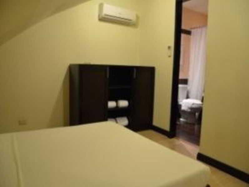 מקטאן Lancaster Hotel Cebu מראה חיצוני תמונה