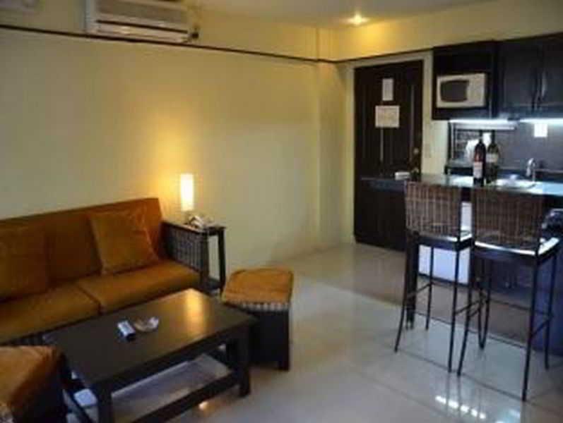 מקטאן Lancaster Hotel Cebu מראה חיצוני תמונה