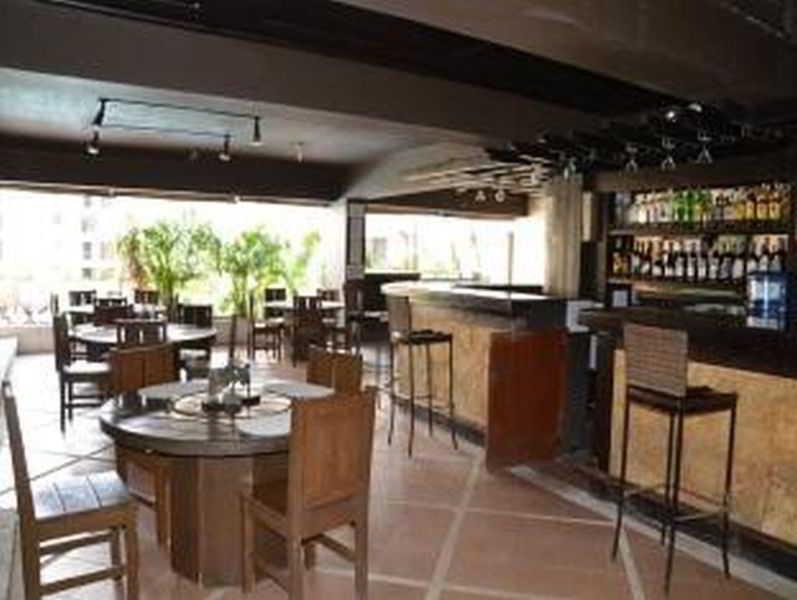 מקטאן Lancaster Hotel Cebu מראה חיצוני תמונה